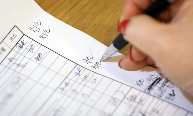 효과는 없고 혼란만 가중…부동산대책 닮아가는 방역대책