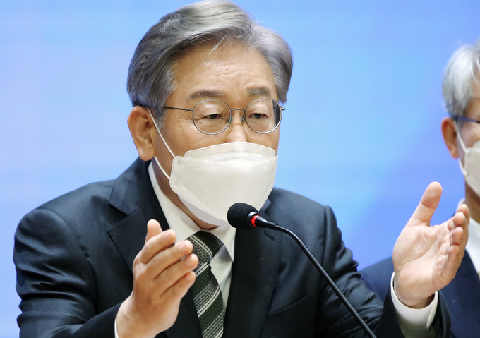 Lee Jae-myung, "Maliciously distorting media must be held accountable" thumbnail