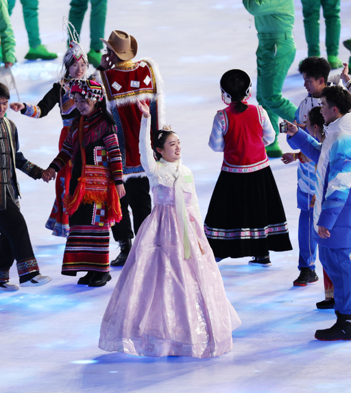 한복이 중국 소수민족 복장? 베이징올림픽 개막식 장면 논란 thumbnail