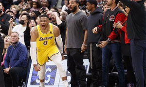 웨스트브룩, 연장행 3점포에 트리플더블 