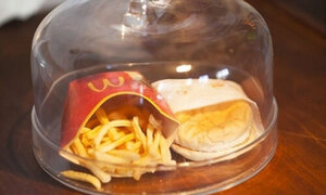 13년째 썩지 않는 치즈버거