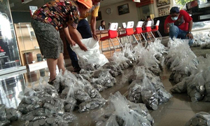 동전 800㎏으로 자동차 구매한 인니 남성