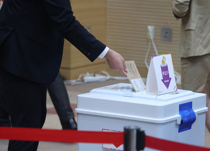 지방선거 첫날 사전투표율 10.18%…<br>전남 17.26% 최고, 대구 7.02% 최저