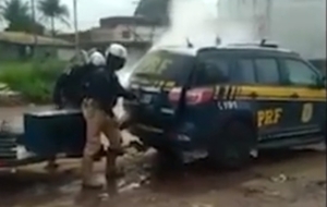 최루 가스 가득한 트렁크에 갇혀 질식사…발버둥 치는데 꾹 누른 브라질 경찰