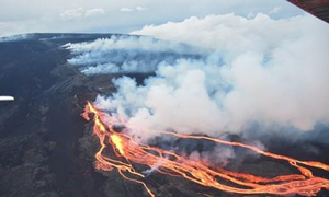 '38년만 폭발' 하와이 활화산, 용암 뿜어