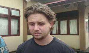 인니서 만취해 벌거벗고 다닌 호주인, 태형 40대?