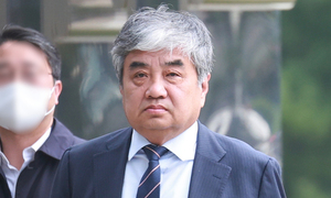 '면직' 한상혁, 尹과 법적대응 본격화