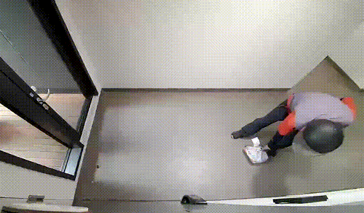 "맛있게 먹고 기분 더러워"…배달 음식 발로 '툭' 민 기사