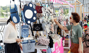 잠수교 뚜벅뚜벅 축제 찾아 휴일 즐기는 시민들