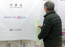 투표용지 촬영사진 단톡방 공유…선관위, 유권자 고발
