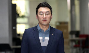 ‘코인 논란’ 김남국, 1년 만에 민주당으로 복당 수순