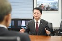 “이재명, 부산서 목 긁히고 누운 모습” 안철수 발언에 전용기 “인간이길 포기”