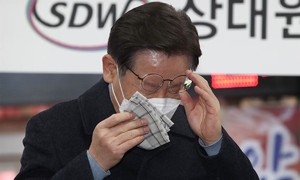 이재명, ‘참혹한 삶’ 거친 아웃사이더에서 별의 순간 앞에선 ‘인사이더’로