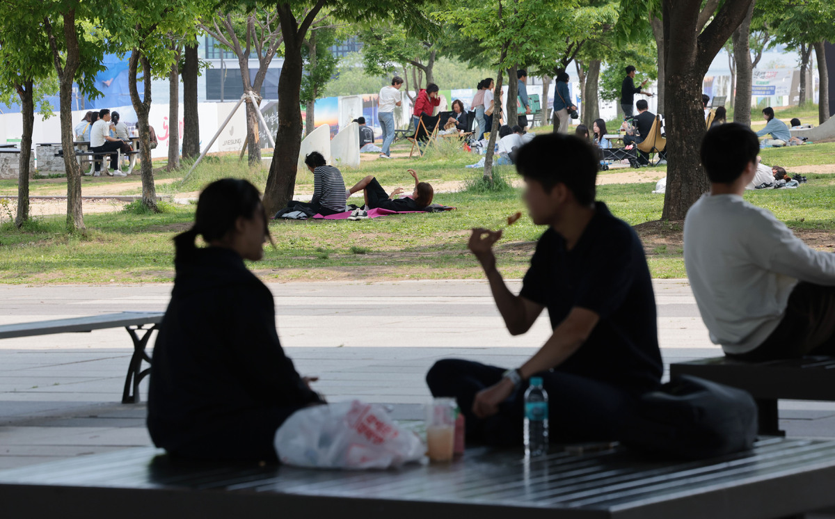 삼척·울진 30도 훌쩍… 14일도 ‘때이른 더위’