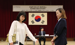 재외투표 첫날 아침부터 투표소 찾아 ‘소중한 한표’