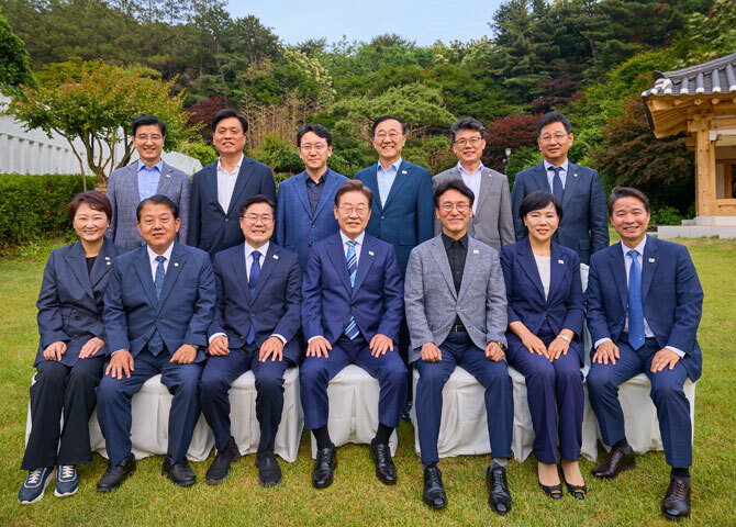 이재명 대통령, 與 지도부와 만찬<br>"국민 기대 부응이 우리의 사명"