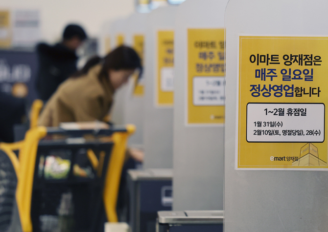 "마트 문 닫아도 전통시장 안 가요"<br>李대통령 팬카페서도 반발