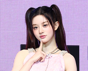 아일릿 민주 '매력적인 눈빛'