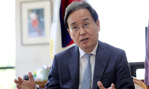 “서방 자유주의 가치 흔들려… 북·중·러와도 관계개선 나서야”