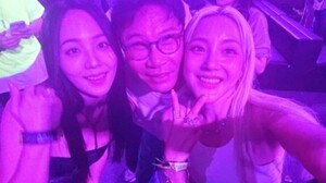 SM 떠난 이수만의 '깜짝 근황'… 원조 SM 아이돌과 '의리 인증'