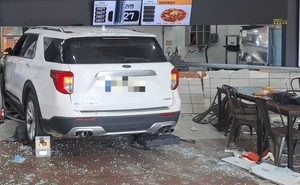 대관령 휴게소 식당가에 SUV 돌진… 16명 중경상