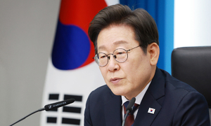 '취임 한 달' 이재명 대통령 지지율 65%