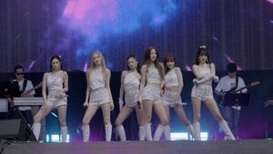 아이브, '케이팝 걸그룹 최초' 롤라팔루자 베를린 무대 장악 