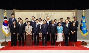 이재명 대통령, 신임장관 등 9명에 임명장 및 위촉장 수여