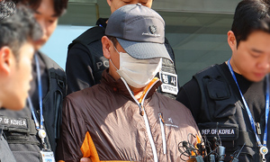 사제총기로 아들 살해한 父 검찰 송치…"후회하냐" 묻자
