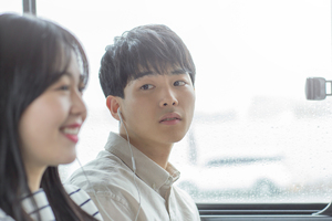 버스 소리보다 큰 볼륨, 인지기능도 위협…갈수록 증가하는 난청 환자