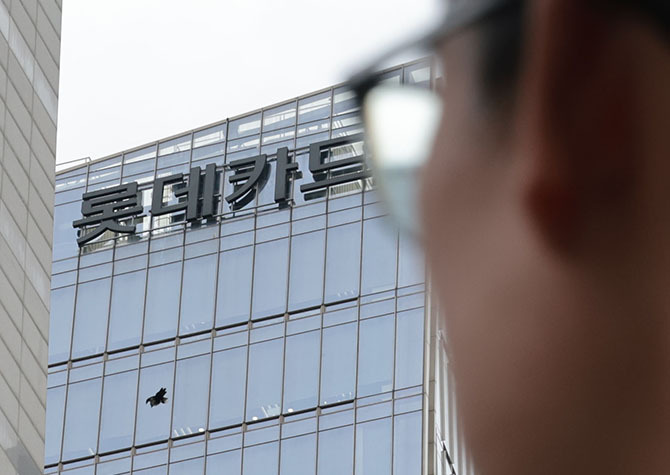 "297만 회원 정보 유출…전액 보상 방침"<br>롯데카드 대국민 사과