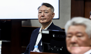 특검 체포영장 집행 나서자 尹 자진출석