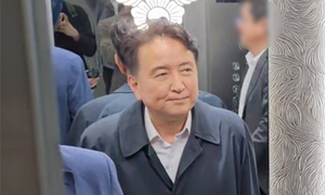 경찰, 김영환 충북도지사 '1100만원 수수 의혹' 소환 조사