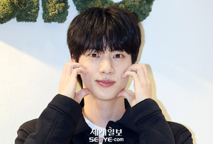 BTS 진, 앵콜 팬콘서트 D-7…"모든 순간 아미와 함께 만들고 싶어"