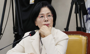 野 “국감 중 최민희 딸 결혼식… SNS엔 2024년 8월 결혼” 맹공