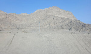 사막 한가운데 자리잡은 물고기 양식장