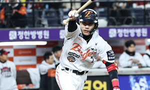 한화 ‘기적의 8회’… 1승 반격