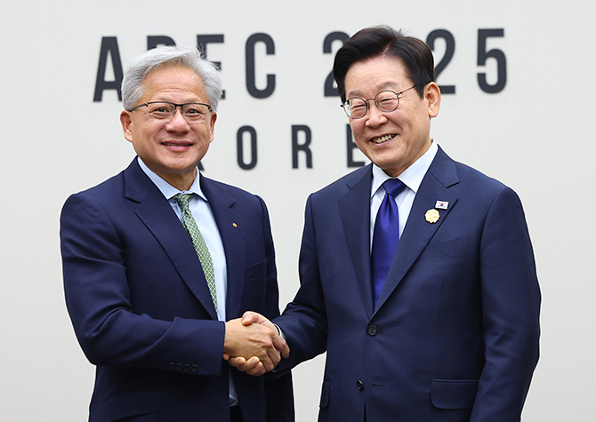 李대통령 "AI 강국도약에 역할을"<BR>젠슨 황 "韓과 함께해 기뻐"