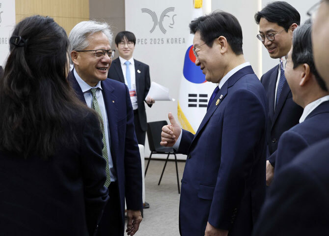 李대통령 "정부, 투자 전폭 지원"<br>젠슨황 "韓, 'AI 허브' 자리매김 가능"