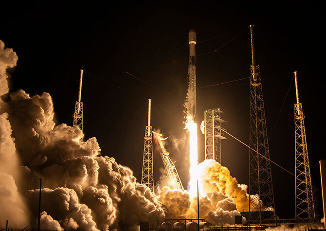 국방부 "정찰위성 5호기 발사 성공<br>지상과 교신"