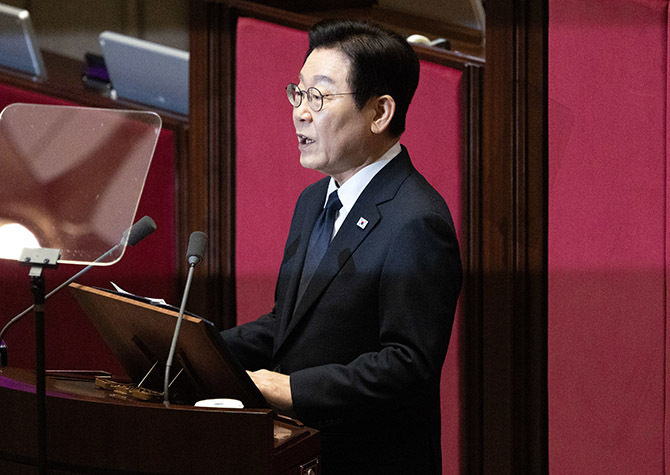 '슈퍼 예산' 설득 나선 李대통령<BR>반쪽 국회에 "좀 허전하군요"