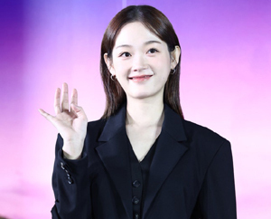 이유미 '반가운 손인사'