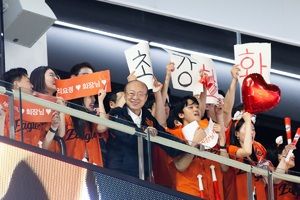 재벌 회장의 수능론 “장벽도 지름길도 아닌 가능성의 문을 여는 열쇠”