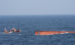 서해 공해상서 중국어선 전복…3명 실종·2명 심정지 구조