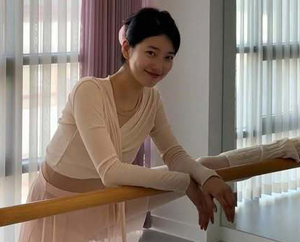 수지, 발레 삼매경…완벽한 180도 다리 찢기
