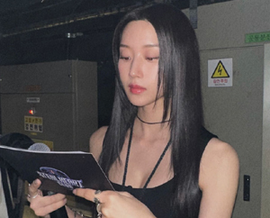 문가영 완벽 미모 과시…시크한 표정