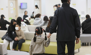 ‘콜록콜록’ 독감환자 줄 잇는데… 병원 검사비 ‘제각각’