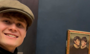 루브르 보안 또 뚫렸다…틱톡커들, 모나리자 옆에 ‘셀프 전시’