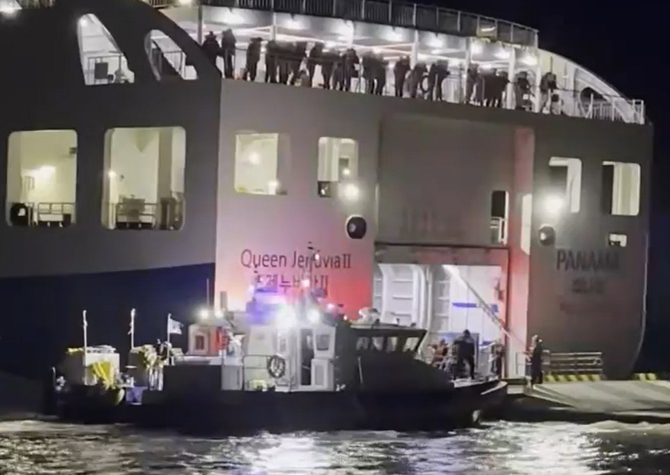 신안 해상서 267명 탄 여객선 좌초<BR>목포로 승객 이송 중