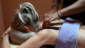 “37만원에 편안하게 긁어드립니다”…美 이색 힐링 서비스 인기